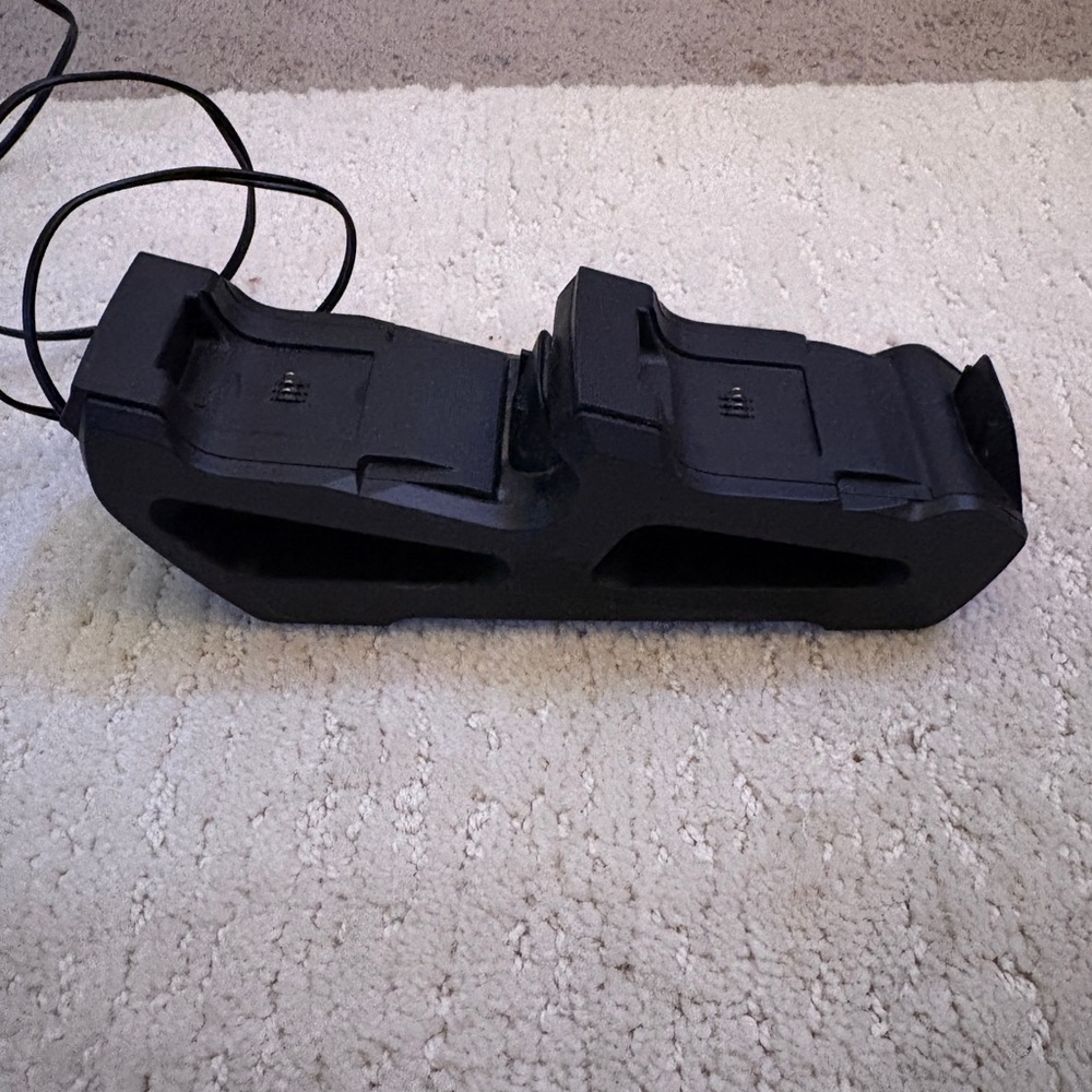 Xbox One controller charging station